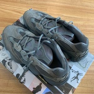 Yeezy’s 500 Granite Men’s size 11.5